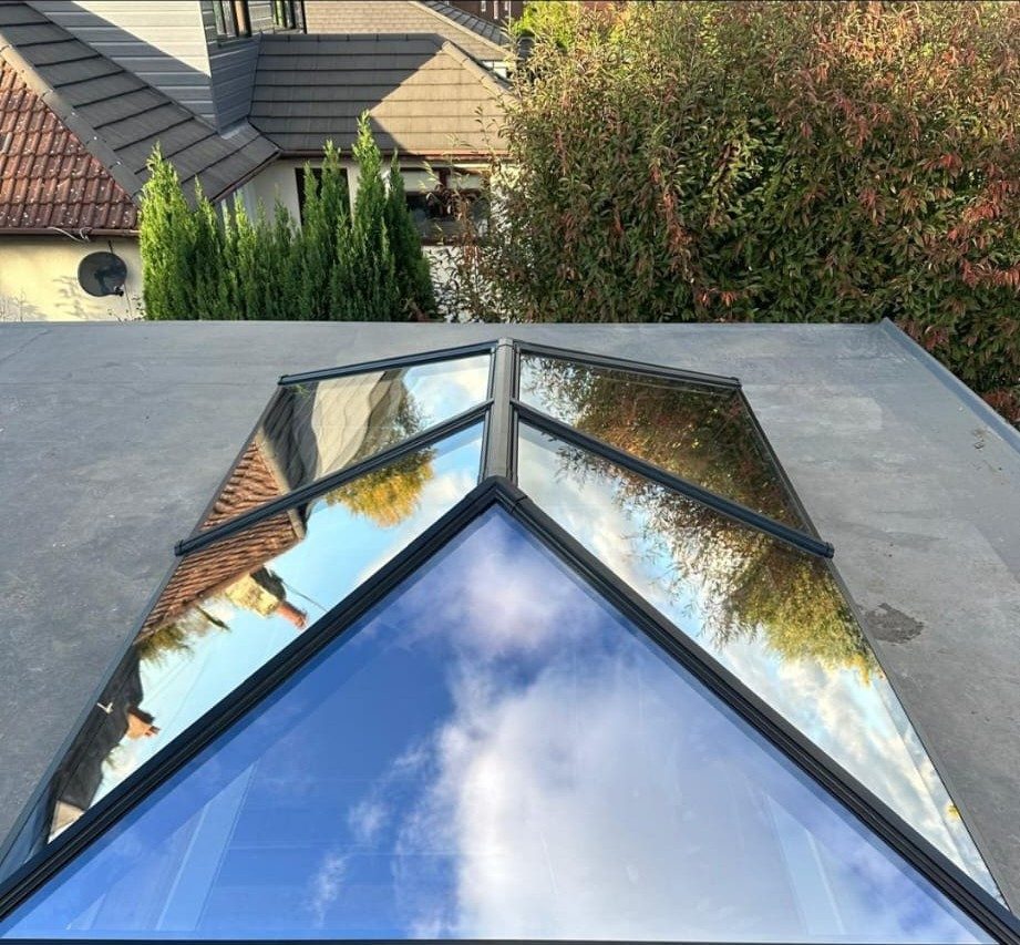 Roof lantern installed on a flat roof extension